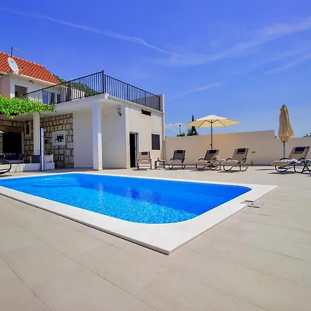 Vedrana Villa *
